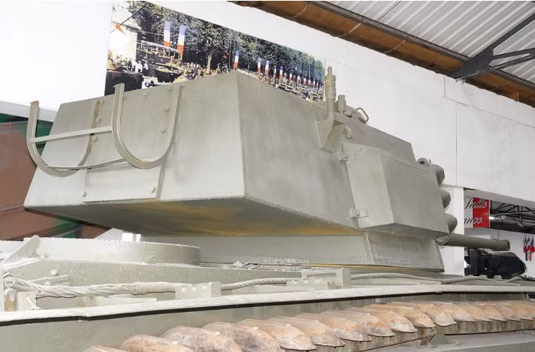 Dù Pháp đã rất khó khăn để có thể phát triển ARL44 nhưng số phận của chiếc xe tăng này lại gắn liền với CTTG 2 và khi cuộc chiến gần kết thúc nó cũng dần bị bỏ mặc. Số lượng đặt hàng của Quân đội Pháp đối với ARL44 ngày càng ít dần từ 200 chiếc ban đầu xuống còn 150 chiếc và sau cùng chỉ có 60 chiếc được chế tạo. Nguồn ảnh: arms-expo.