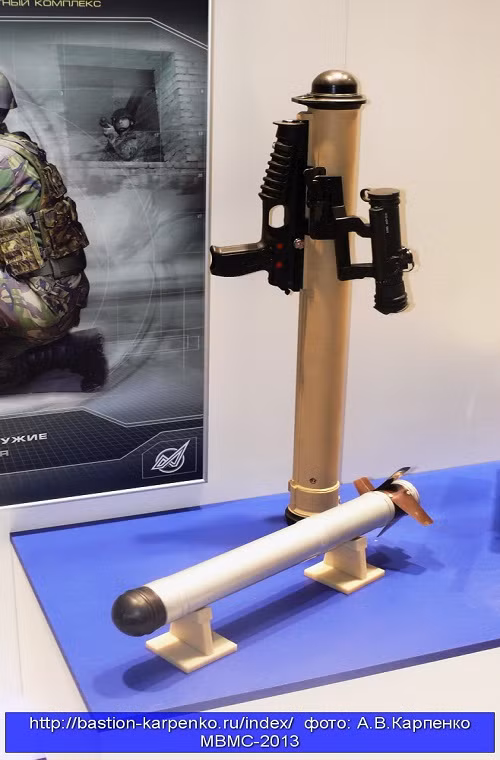 Cũng theo phát ngôn viên này, Bur là mẫu súng phóng lựu nhẹ nhất thế giới hiện nay và nó chỉ nặng 3.5kg nhưng lại sở hữu sức mạnh tương đương các loại súng phóng lựu hạng nặng. Bur được thiết kế dành riêng cho nhiệm vụ cận chiến hoặc tác chiến không gian hẹp như ở đô thị. Nguồn ảnh: bastion-karpenko