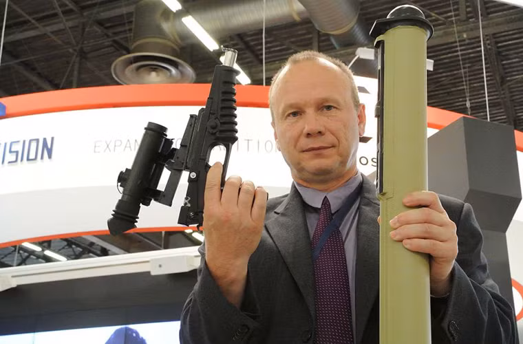 Bur có thể dễ dàng tiêu diệt các mục tiêu di động lẫn cố định của đối phương chỉ với một phát bắn duy nhất, dù vậy nó chỉ phù hợp khi được sử dụng để chống lại lực lượng bộ binh, xe bọc thép hạng nhẹ hay các công trình kiên cố, nhưng lại không đủ mạnh để trở thành mẫu vũ khí chống tăng hiệu quả. Nguồn ảnh: voenchel.ru