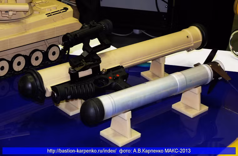 Người phát ngôn của Cục thiết kế khí cụ Tula - Vasily Zamarakhin cho biết, lực lượng Vệ binh Quốc gia Nga và một số đơn vị đặc biệt của nước này đã bắt đầu đưa vào trang bị số lượng hạn chế súng phóng lựu cầm tay “Bur”. Theo đó lô “Bur” đầu tiên đã được chuyển giao cho các đơn vị vệ binh và an ninh liên bang của Nga trong cuối năm ngoái. Nguồn ảnh: bastion-karpenko