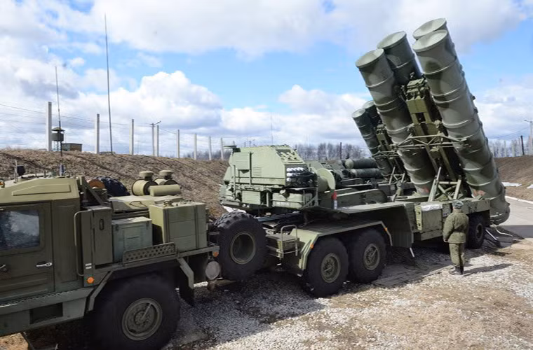 S-400 Triumf có thể phóng 72 tên lửa và tiêu diệt 36 mục tiêu cùng lúc.