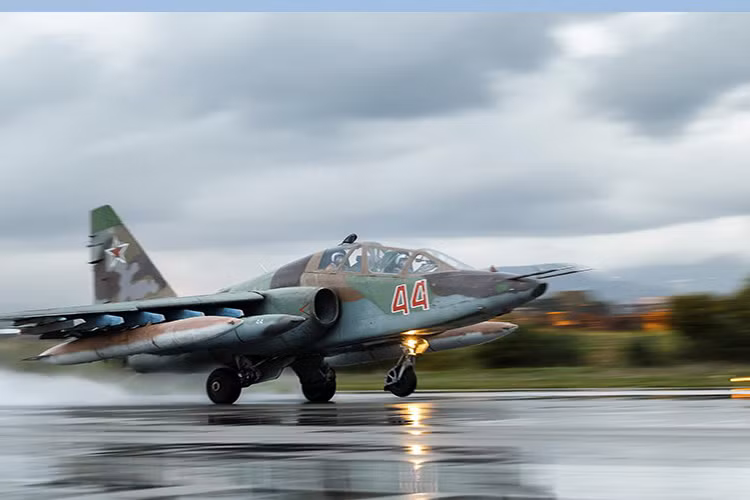 Hiện tại Su-25 đã được rút đồng loạt khỏi căn cứ Hmeymim ở Syria để trở về “nhà” tại vùng Krasnodar để nhường chỗ cho các máy bay khác của Nga tiếp tục tham chiến tại Syria, nhưng Nga bỏ ngỏ khả năng sẽ điều động bất cứ lúc nào loại "xe tăng bay" này trở lại chiến trường Syria.