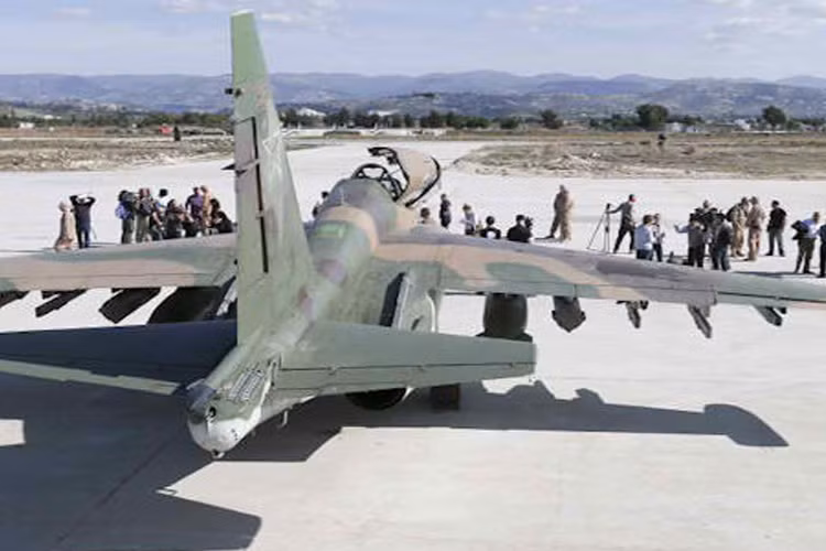 Máy bay cường kích Su-25 là một trong ba loại máy bay cường kích được Không quân Nga sử dụng cho chiến dịch oanh kích mục tiêu mặt đất tại Syria (gồm Su-24M2, Su-25SM và Su-34).