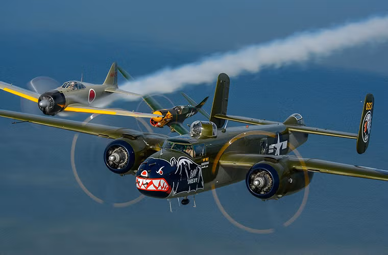 Phi hành đoàn của B-25B tham gia Doolittle cũng giảm xuống còn 5 người so với 6, do nó đã lược bỏ bớt một số vị trí trên máy bay nhất là xạ thủ súng máy. Tốc độ bay của dòng máy bay này có thể đạt tới 442km/h với bán kính chiến đấu trung bình là hơn 2.000km. Nguồn ảnh: Legends Museum.