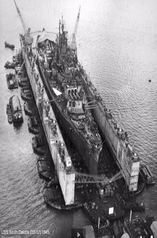 Thiết giáp hạm USS South Dakota trên một dock nổi ASDB, nó có lượng giãn nước tối đa khoảng 35.000 tấn và dài tới 210m. Nguồn ảnh: War History Online.