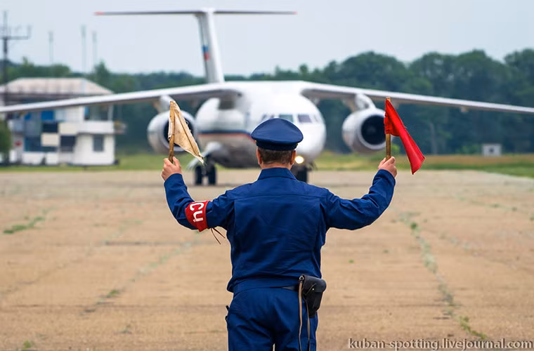 Krasnodar VVAUL là một trong những học viện không quân lâu đời nhất của Nga, nó được thành lập từ năm 1938 và hoạt động liên tục cho đến tận ngày nay. Được biết hiện tại Krasnodar VVAUL cũng đã đưa vào trang bị dòng máy bay huấn luyện phản lực đa năng thế hệ mới Yak-130, tuy nhiên L-39 vẫn được sử dụng như một nền tảng chính. Nguồn ảnh: Arms-Expo.