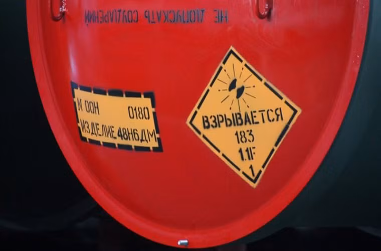 Trong ảnh là một ống chứa đạn tên lửa 48N6 dành cho các tổ hợp S-300, chúng tầm bắn hiệu quả từ 150-195km tùy thuộc vào từng biến thể. Nguồn ảnh: arms-expo