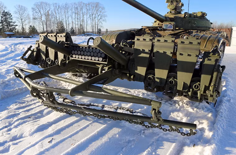 Một ưu điểm nữa của TMT-K và TMT-S là chúng có thể được tích hợp với nhiều dòng xe tăng chiến đấu chủ lực khác nhau như T-72B, T-80BV, T-80U, T-90 và nhiều khả năng là cả T-14 Armata. Ngoài ra còn có các dòng xe bọc thép công binh khác của Nga. Nguồn ảnh: arms-expo.