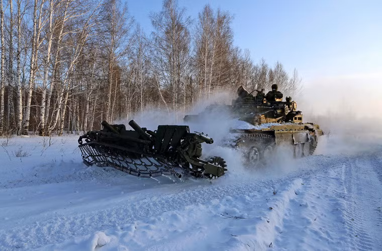 Chiếc T-72 cùng TMT-K vẫn có thể hoạt động khá tốt sau khi lãnh nguyên một quả mìn chống tăng càng làm khẳng định thêm độ tin cậy của bộ kít phá mìn này. Nguồn ảnh: arms-expo.