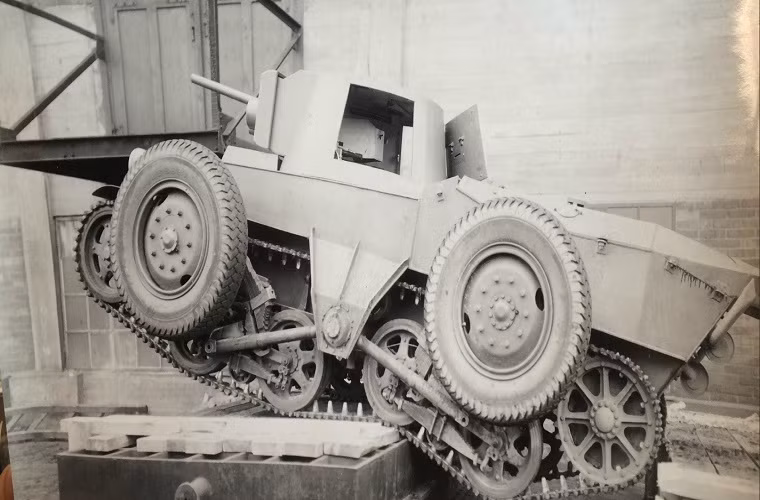 Nhìn chung các dòng xe tăng sử dụng khung gầm đa dụng của Landsverk trong đó có L-30 dù không thành công nhưng cũng đã tạo tiền đề cho một trong những dòng phương tiện cơ giới phổ biến nhất trong Chiến tranh Thế giới thứ 2, đó chính là half-track mẫu xe quân sự lai bánh lốp và bánh xích huyền thoại. Nguồn ảnh: paradoxplaza.com.