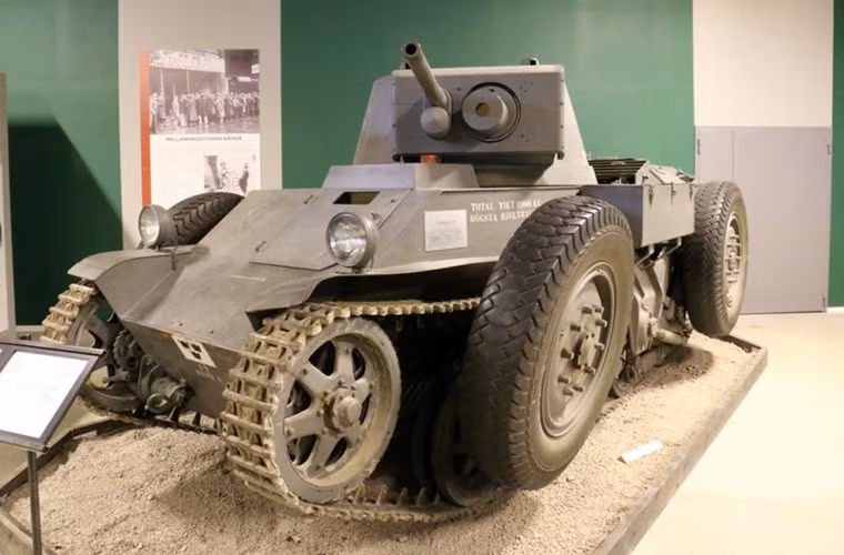 Dĩ nhiên đó là cách hữu hiệu để người Đức có thể lách qua các ràng buộc có trong hòa ước Versailles sau Chiến tranh Thế giới thứ Nhất, và kể từ khi tiếp quản Landsverk họ đã nhanh chóng cho ra đời một loạt phương tiện chiến đấu bọc thép bao gồm các dòng xe bọc thép và xe tăng hạng nhẹ. Nguồn ảnh: arms-expo.