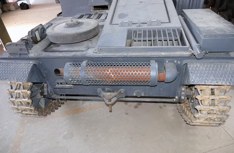 Điều này mô hình chung tạo nên sự cơ động cho Panzer II trước các dòng xe tăng khác của Đồng Minh trong giai đoạn đầu của cuộc chiến khi nó nhanh nhẹ hơn và sở hữu hỏa lực đủ mạnh. Tầm hoạt động của chiếc xe tăng này cũng có thể đạt 200km một con số khá ấn tượng đối với một chiếc xe tăng hạng nhẹ chạy động cơ xăng. Nguồn ảnh: arms-expo.