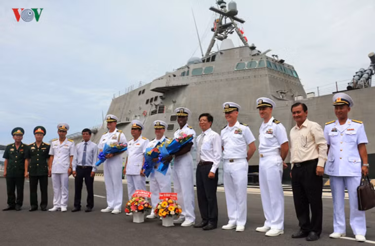 Đây là lần đầu tiên hoạt động giao lưu giữa Hải quân nhân dân Việt Nam và Hải quân Hoa Kỳ diễn ra tại tỉnh Khánh Hòa kể từ khi chương trình này được thiết lập vào năm 2010. Nguồn ảnh: VOV.