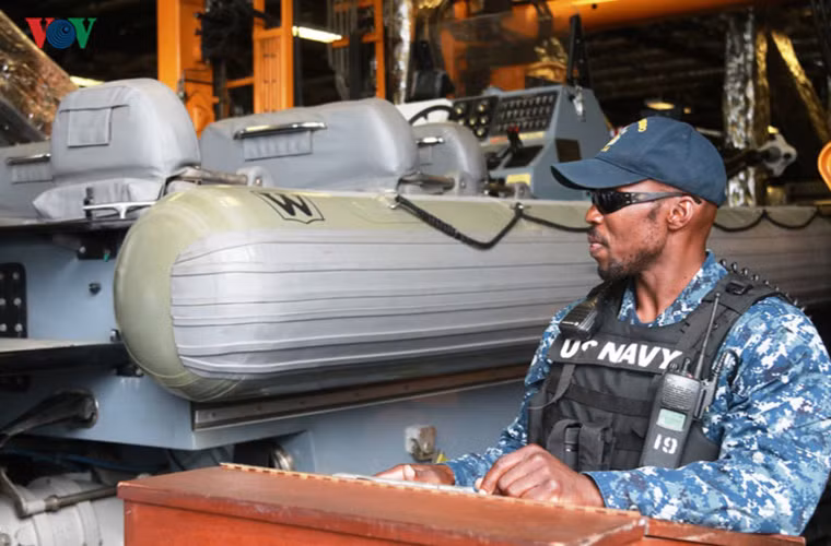 Thuỷ thủ trên tàu. Nguồn ảnh: VOV.