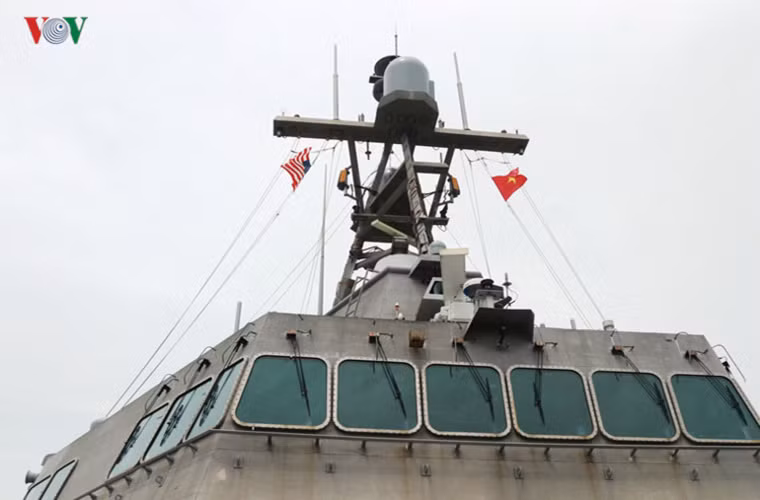  Tàu USS Coronado có lượng giãn nước 2.790 tấn, dài 127m, rộng 30,5m, tốc độ tối đa 47 hải lý/giờ, tầm hoạt động 8.000km với tốc độ trung bình 20 hải lý/giờ. Nguồn ảnh: VOV.