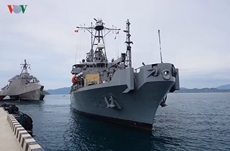 Còn tàu USNS Salvor là một trong số 4 tàu cứu hộ, cứu đắm và nằm trong số 15 tàu thuộc Chương trình Hỗ trợ dịch vụ của Bộ Tư lệnh Hải vận Quân sự Hoa Kỳ. Nguồn ảnh: VOV.