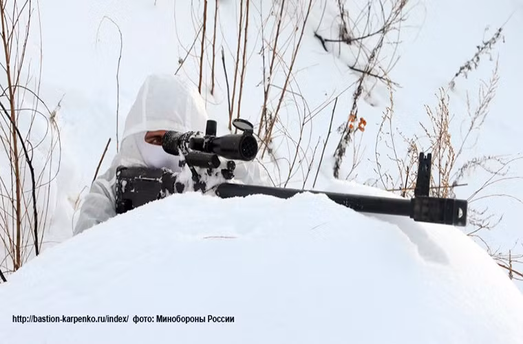 Hiện tại, lính bắn tỉa thuộc các đơn vị tác chiến đặc biệt Nga đang sử dụng tiền thân của Kord-M là ASVK Kord có chiều dài tới 1.5m và nặng hơn 12kg. Một tay bắn tỉa lão luyện Nga có thể sử dụng Kord bắn hạ mục tiêu ở khoảng cách 1.500m. Và do các hạn chế trên nên Degtyaryov quyết định cải tiến Kord. Nguồn ảnh: bastion-karpenko.