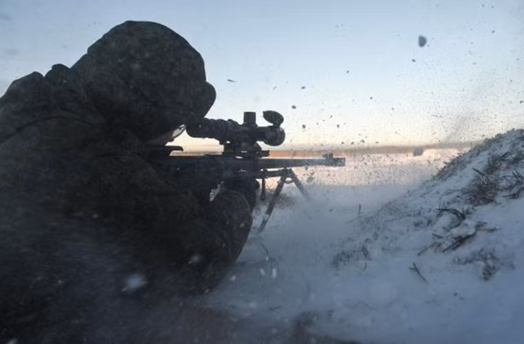 Trong quá trình phát triển Kord-M, nhà máy Degtyaryov còn tiến hành thu thập ý kiến của các tay súng bắn tỉa từng sử dụng Kord để hoàn thiện mẫu súng này. Một trong số đó chính là độ giật của Kord trong mỗi phát bắn và nó tác động trực tiếp thể trạng của lính bắn tỉa trong quá trình sử dụng mẫu súng này. Do đó ở Kord-M hạn chế này được khắc phục gần như hoàn toàn. Nguồn ảnh: armyman.info.