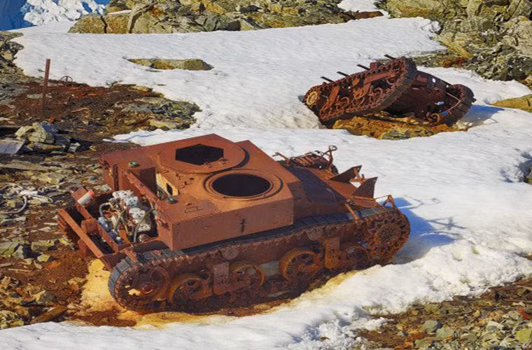 Chiếc xe tăng hạng nhẹ M2 nằm lại tại Antarctia.