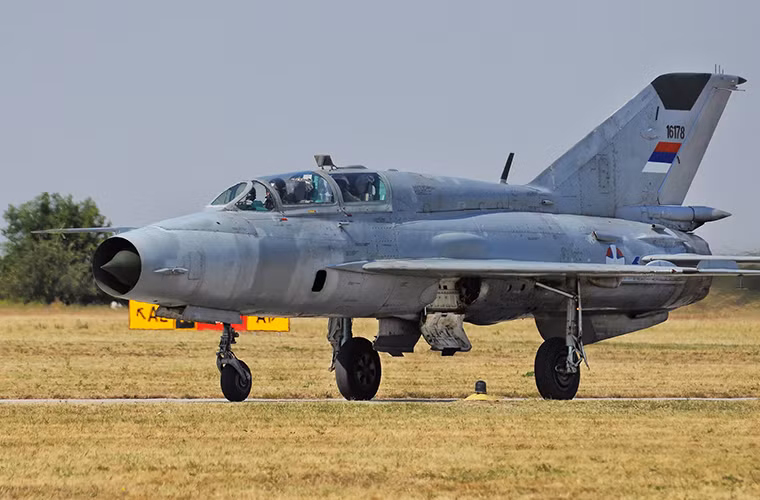 Hiện tại Không quân Serbia chỉ có trong biên chế khoảng 40 chiến đấu các loại trong đó chủ lực là những chiếc tiêm kích MiG-21 vốn đã quá lỗi thời, cùng với số lượng hạn chế MiG-29 và cường kích Soko J-22. Do đó số MiG-29 mà Belarus tặng cho Serbia đóng vai trò rất lớn trong quá trình giúp Belgrade hiện đại hóa lực lượng không quân. Nguồn ảnh: Wikimedia.