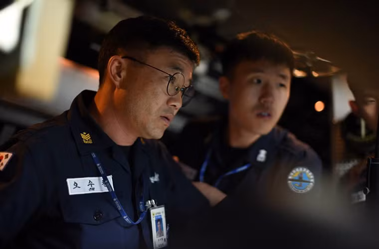 Hải quân Hàn Quốc đưa vào trang bị các tàu ngầm Chang Bogo đầu tiên trong giữa những năm 1990, mặc dù có tên gọi là Chang Bogo nhưng thực chất chúng là biến thể của tàu ngầm tấn công diesel-điện Type 209 do hãng Howaldtswerke-Deutsche Werft của Đức chế tạo dành cho thị trường xuất khẩu. Nguồn ảnh: Hải quân Hàn Quốc.