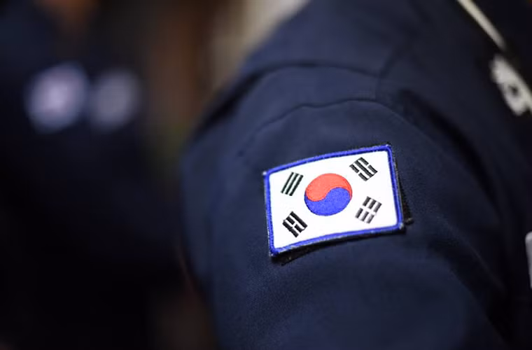 Có thể tàu ngầm Triều Tiên có lợi thế lớn về mặt quân số nhưng Hàn Quốc lại có lợi thế về mặt trang bị, khi biên đội tàu ngầm của họ đều hiện đại hơn hẳn so với các tàu ngầm có từ thời Chiến tranh Lạnh của Bình Nhưỡng. Và dưới đây là những hình hiếm hoi bên trong Chang Bogo - lớp tàu ngầm tấn công chủ lực của Seoul. Nguồn ảnh: Hải quân Hàn Quốc.