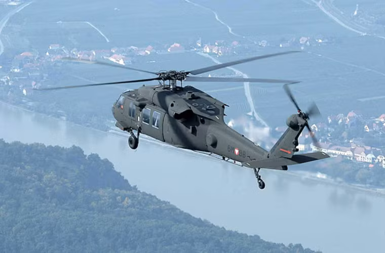 Diều hâu đen UH-60 Black Hawk được Lục quân Mỹ sử dụng lần đầu vào năm 1979 để đảm nhiệm chức năng vận tải chiến thuật. Nguồn ảnh: Quân đội Mỹ.