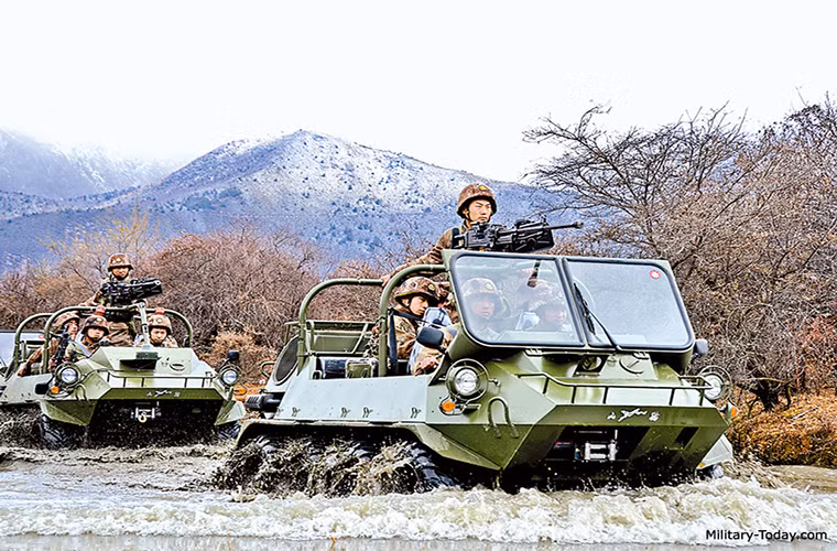 Lynx gần như là một mẫu phương tiện đa năng của Quân đội Trung Quốc khi nó có thể được sử dụng cho nhiều loại nhiệm vụ khác nhau như chở quân, vận chuyển hàng hóa trang thiết bị quân sự, trinh sát chiến trường cho đến hổ trợ hậu cần. Nguồn ảnh: military-today.