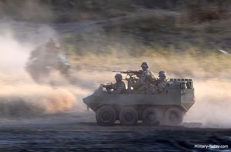 Tuy nhiên hầu hết các biến thể Lynx của Quân đội Trung Quốc đều được sử dụng như một phương tiện chiến đấu được trang bị hỏa lực mạnh và gần như là một xe chở quân mini khi có thể mang theo tối đa 5 binh sĩ cùng đầy đủ trang bị. Nguồn ảnh: military-today.