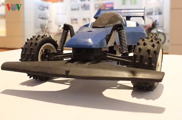 Chúng cũng lên kế hoạch huy động 4 máy bay từ nước ngoài bay vào ném bom hỗ trợ. “Liên đảng Cách mạng Việt Nam” do Hoàng Việt Cương cầm đầu. “Đảng” này là kết quả của việc hợp nhất 5 tổ chức phản động của người Việt lưu vong ở Pháp, Mỹ và Canada. Nguồn ảnh: VOV.