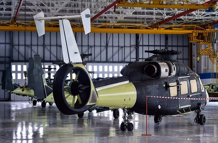 Còn về Progress Aresenyev, tên đầy đủ của nó là Công ty cổ phần hàng không Arsenyev hay còn được gọi là nhà máy "Arsenyev" là một trong những nhà máy chế tạo trực thăng lớn nhất của Nga cũng như trên thế giới. Ngoài Progress Aresenyev vẫn có nhiều nhà máy khác của Nga đang sản xuất Ka-52 nhưng đây lại là nơi đảm nhận hầu hết các gói thầu chính. Nguồn ảnh: Made in Russia.