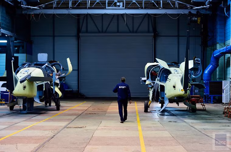 Trước Ka-52, nhà máy Progress Aresenyev cũng từng sản xuất dòng trực thăng tấn công Mi-24 trong giai đoạn từ năm 1969 cho đến khi dây chuyền sản xuất Ka-52 đi vào hoạt động. Với nhu cầu của thị trường vũ khí thế giới hiện tại Ka-52 thực sự là lựa chọn hấp dẫn đối với bất cứ khách hàng nào, và người Nga đã nhanh chóng nhận ra điều đó từ năm 2014. Nguồn ảnh: Made in Russia.