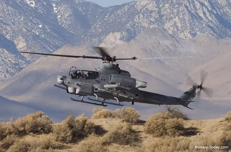 Để giảm thiểu chi phí dành cho việc đưa vào trang bị Viper, Lầu Năm Góc đã tận dụng tối đa số AH-1W cũ đã loại biên và nâng cấp chúng lên chuẩn AH-1Z, trong khi đó số AH-1Z được sản xuất mới chỉ khoảng 58 chiếc. Về cơ bản thiết kế của AH-1W và AH-1Z khá tương đồng do đó quá trình nâng cấp khá dễ dàng chủ yếu tập chung vào hệ thống vũ khí và trang thiết bị điện tử. Nguồn ảnh: military-today