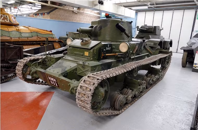 Dù được thiết kế từ năm 1935 và là một trong những mẫu xe tăng bộ binh của Anh trong Chiến tranh Thế giới thứ 2 nhưng Matilda I lại mang dáng dấp không khác gì mấy so với các mẫu xe tăng đời đầu trong CTTG 1. Điều đáng thất vọng nhất chính là hệ thống vũ khí mà Matilda I được trang bị khiến nó khó có thể cạnh tranh được với các dòng xe tăng cùng loại. Nguồn ảnh: arms-expo.