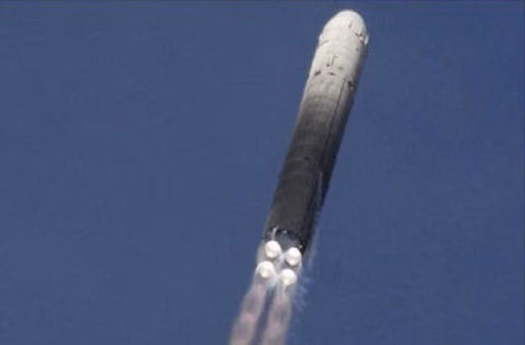 R-29RMU2 Layner là tên lửa đạn đạo hạt nhân phóng từ tàu ngầm có tầm bắn lên đến 12.000km. (Ảnh: Quân đội Nga