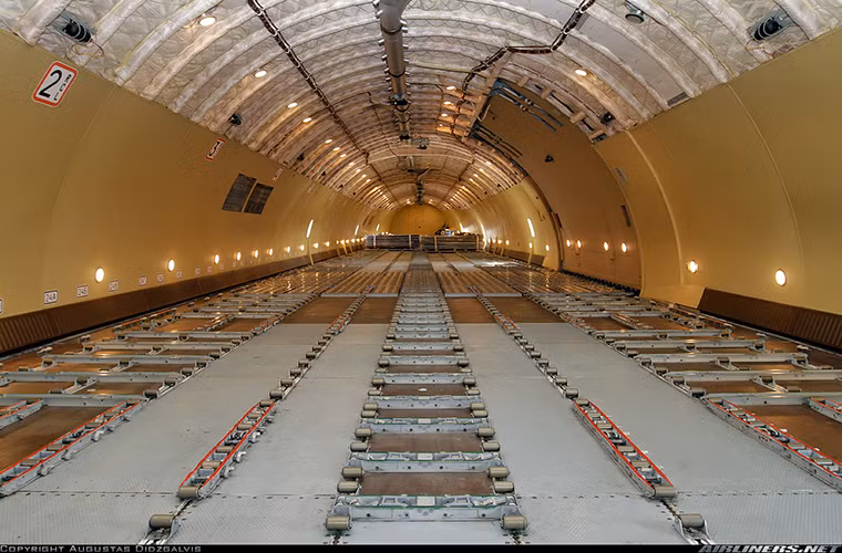 Trong khi đó nguyên mẫu máy bay IL-96-400TZ tiếp nhiên liệu trên không thứ hai sẽ được đưa vào sản xuất trong năm 2018 sau khi chiếc đầu tiên hoàn tất các bài kiểm tra cấp nhà nước của Nga. Bước sau cùng của kế hoạch này chính là việc đưa biến thể này vào sản xuất đại trà. Nguồn ảnh: skyships.ru