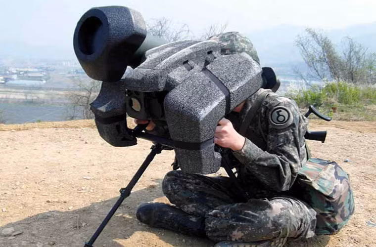Tên lửa chống tăng nội địa của Hàn Quốc được phát triển theo phương thức hoạt động của tên lửa chống tăng Mỹ Javelin, Spike (Israel) và Type-01 (Nhật Bản). Nguồn ảnh: warfiles.ru.