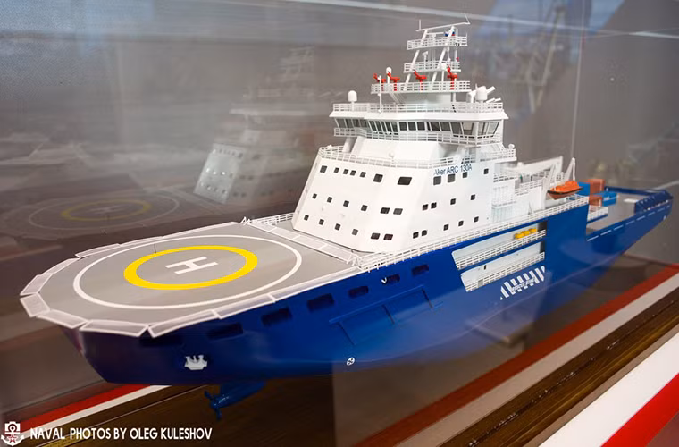 Tiếp đến là các tàu phá băng nguyên tử hỗ trợ hậu cần cho ngành dịch vụ dầu khí của Nga tại Bắc Cực nếu như họ có thể khai thác dầu tại khu vực này. Điển hình như các đề án tàu phá băng Project 22.220 hay Aker ARC 130A. Nguồn ảnh: defence.ru.