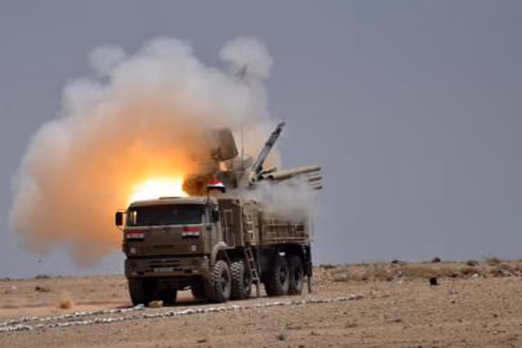 Và cả tổ hợp pháo tên lửa Pantsir-S1 biệt danh mãnh thú mới nhất của Nga sản xuất. Cùng nhiều tổ hợp khác như SA-9 GaskinSA-8 Gecko, SA-125...