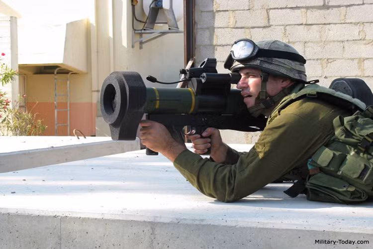 Ưu điểm của loại vũ khí này là cực kỳ chính xác.