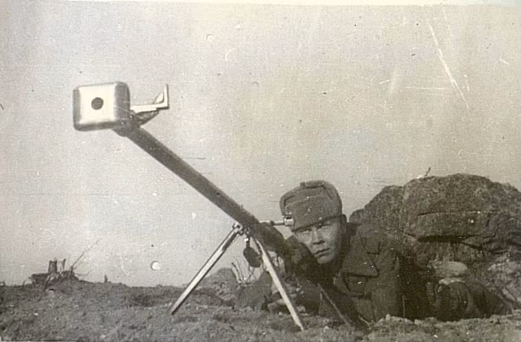 Bên cạnh đó thiết kế thước ngắm cơ khí trên PTRD-41 cũng không thực sự hoàn hảo và có độ sai lệch nhất định. Dù có thước ngắm tiêu chuẩn lên đến 1.000m nhưng PTRD-41 hoàn toàn không hiểu quả khi được triển khai ở khoảng cách này, trong khi đó ở tầm gần từ 300m đổ lại thì thước ngắm của nó gần như trở nên vô dụng. Nguồn ảnh: LiveJournal.