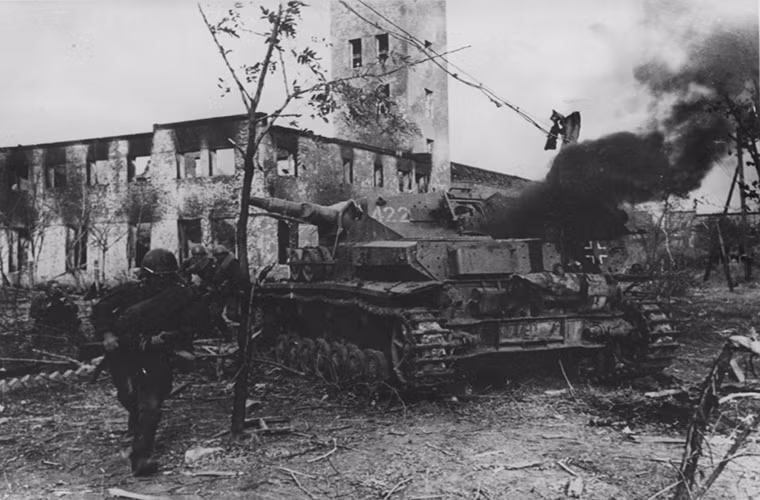 Với những viên đạn 14.5x114mm có khả năng xuyên phá lên tới 40mm ở khoảng cách 100m, PTRD-41 hoàn toàn có thể loại khỏi vòng chiến các dòng xe tăng chủ lực của Đức trong giai đoạn đầu của CTTG 2. Điển hình trong đó như Panzer I, Panzer II, Panzer III và cả Panzer IV, tuy nhiên khả năng này cũng mang tính xác suất khá lớn do thiết kế lỗi của mẫu vũ khí chống tăng này. Nguồn ảnh: istpravda.ru.