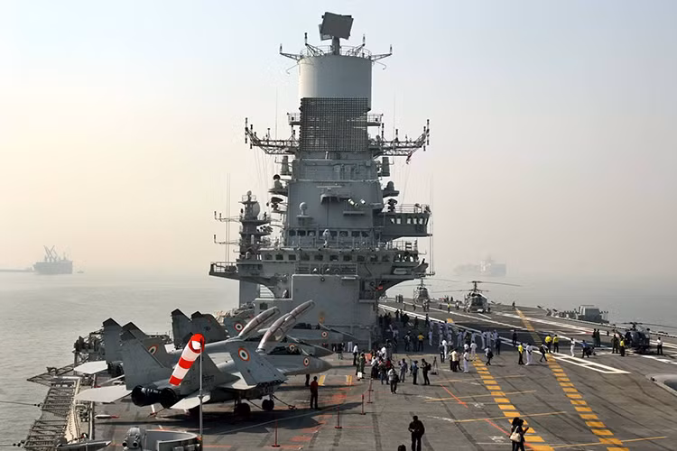 Lực lượng Hải quân Ấn Độ ngày nay gần như đã được phát triển toàn diện về mọi mặt mặc dù vẫn còn một số hạn chế nhưng nhìn chung họ có đủ khả năng bảo vệ các vùng lãnh thổ trên biển của mình. Nguồn ảnh: SSBCrack.