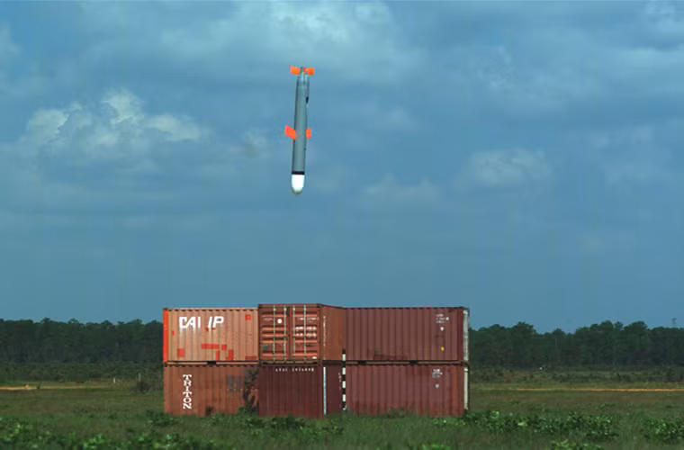 Biến thể mới của Tomahawk Block IV không giống như các phiên bản trước đó, nó có khả năng theo dõi các mục tiêu di động và có thể tự xác định hướng cũng như vị trí của mục tiêu sau khi phóng. Ngoài ra ở biến thể này nó cũng được trang bị hệ thống động cơ đẩy mới và có tầm bắn xa hơn 1.800km. Nguồn ảnh: BidLink.net