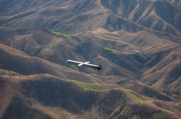 Cũng theo Adams kết quả của đợt thử nghiệm diễn ra khá thành công, với tên lửa đầu tiên tấn công chính xác một mục tiêu di động theo lộ trình được trước, kết quả cũng tương tự với tên lửa thứ hai tuy nhiên sau khi được phóng đi nó đã được thay đổi tọa độ của mục tiêu trong thời gian bay và tự động chuyển hướng tới mục tiêu mới. Nguồn ảnh: Raytheon