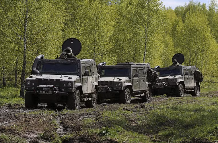 Cũng theo Bộ Quốc phòng Nga, trong đầu tháng 4 cũng đã có khoảng 40 chiếc thiết giáp Lynx được chuyển giao cho VDV biên chế chủ yếu cho các đơn vị trinh sát của lực lượng này. Và hầu hết các đơn vị này đều đang được huấn luyện chuyển loại với Lynx. Nguồn ảnh: Bộ Quốc phòng Nga.