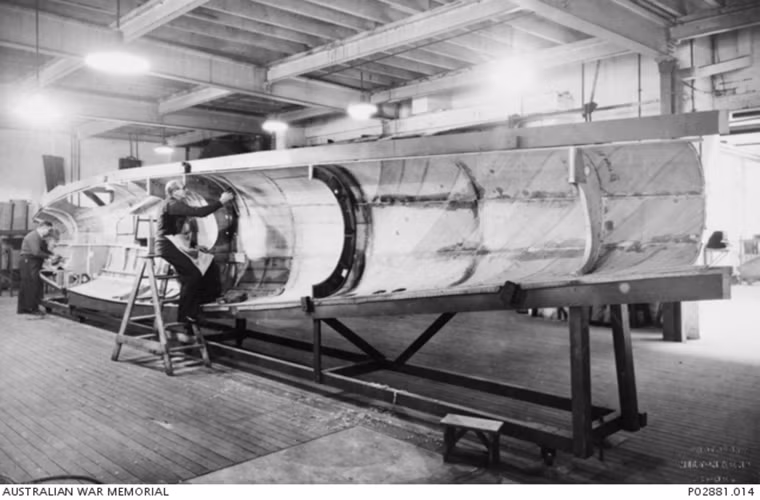 Đề xuất này đã tác động rất lớn đến quá trình thiết kế và phát triển DH.98 Mosquito trong giai đoạn từ cuối những năm 1930 đến đầu 1940. Việc sử dụng gỗ cũng giúp DH.98 Mosquito trở thành một trong những dòng chiến đấu cơ có tốc độ bay nhanh nhất trong CTTG 2 mặc dù nó có trọng lượng lên đến hơn 6 tấn. Nguồn ảnh: awm.gov.au.