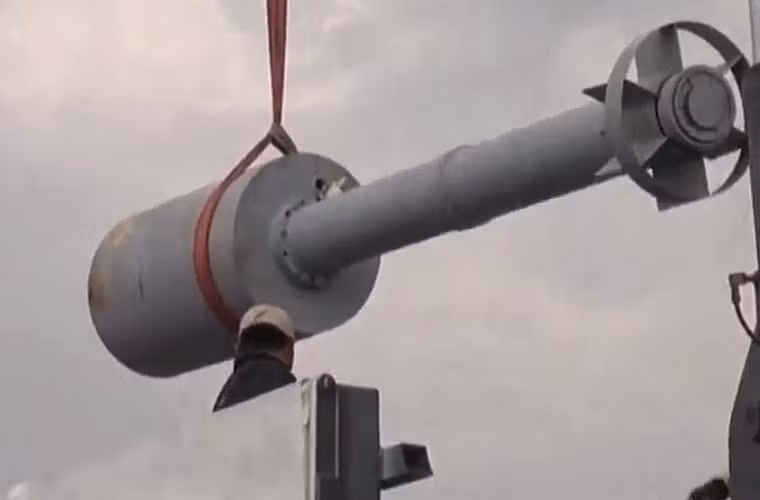 Theo một số thông tin có được thì “Volcano” thực chất là một quả đạn rocket mang đầu đạn nhiệt áp có trọng lượng khoảng 350kg (tùy vào biến thể cỡ nòng) và vụ nổ mà nó tạo ra có sức công phá cực mạnh. Mẫu quả đạn “Volcano” có thể mang theo đầu đạn nặng vài chục kg. Tầm bắn của nó là từ 1.5km đến 4km tùy vào biến thể. Nguồn ảnh: blogspot.com.