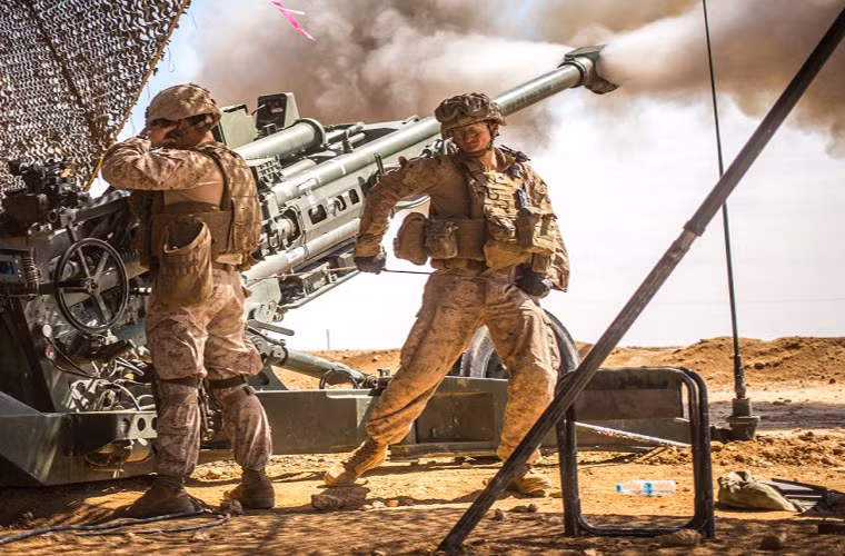 400 binh sĩ cùng 40 siêu lựu pháo M777-A2 thuộc hai Đơn vị Thủy quân lục chiến số 11 và số 24 tham gia nhiệm vụ công phá IS và hỗ trợ cho cánh quân đối lập tại Syria.