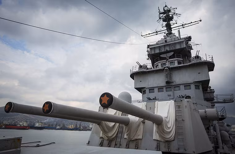 Mỗi tổ hợp tháp pháo Mk5-bis với B-38 có thể mang theo 170 quả đạn, trong đó có sẵn 18 viên ngay trong tháp pháo chính. Toàn tải của bộ đôi này là 250 tấn tương đương 1.000 tấn cho mỗi chiếc Project 68bis. Nguồn ảnh: pikabu.ru.